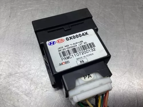 AUX/USB aansluiting-8050063 (19458115)