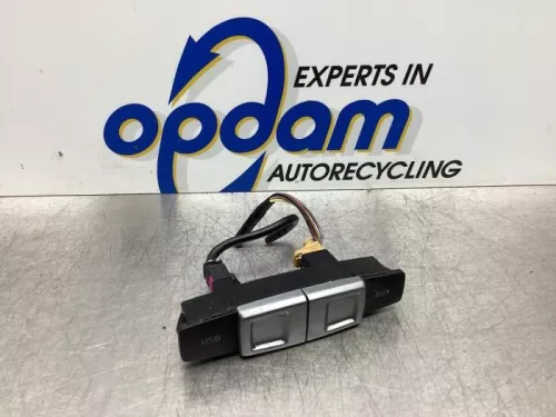 AUX/USB aansluiting-7912569 (18357995)