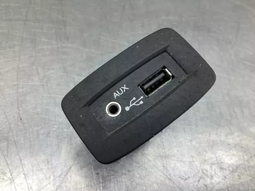 AUX/USB aansluiting-5597897 (18909476)