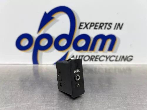 AUX/USB aansluiting-8217403 (21662957)