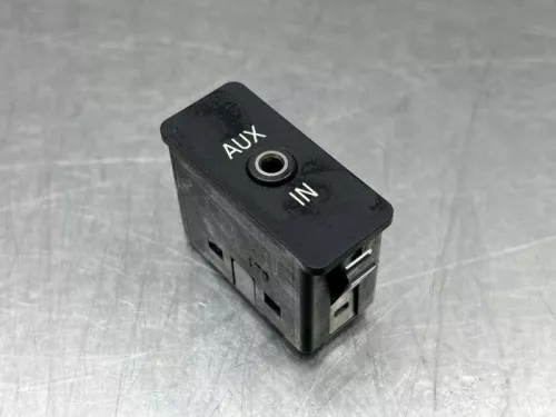 AUX/USB aansluiting-8217403 (21662957)