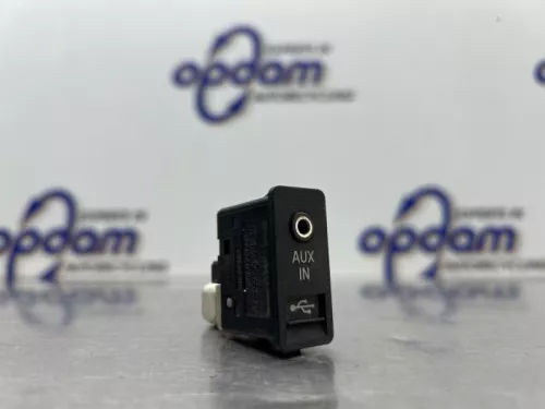 AUX/USB aansluiting-8118981 (21953527)