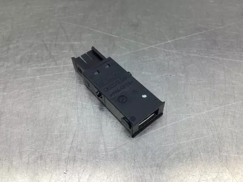 AUX/USB aansluiting-7581084 (17468948)