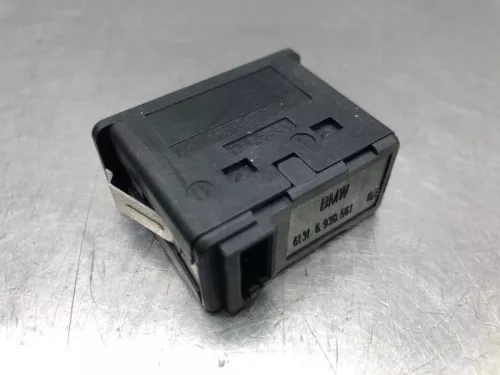 AUX/USB aansluiting-8218145 (21166312)