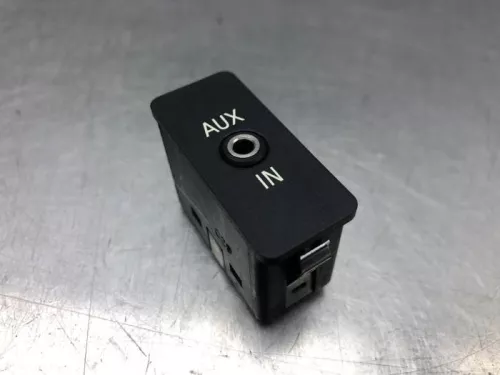 AUX/USB aansluiting-8218145 (21166312)