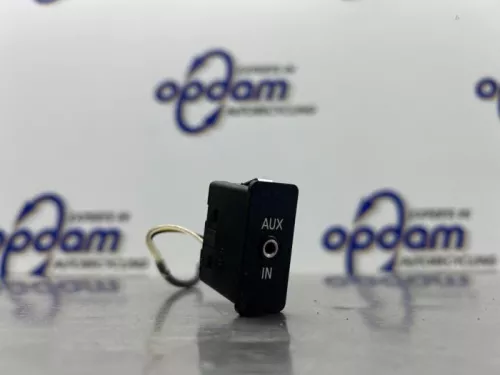 AUX/USB aansluiting-8263408 (22472841)