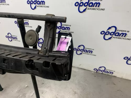 Bumperframe voor-8344692