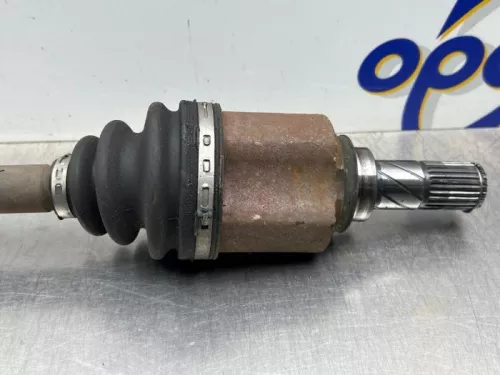 Aandrijfas rechts-voor-8277508