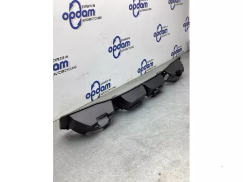 Bumpersteun midden-achter-8202418 (21250914)