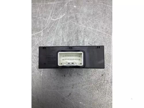 Centrale Deurvergrendelings Module-7747703 (18136617)
