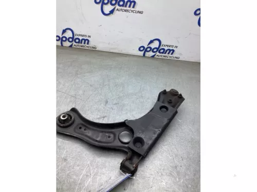 Draagarm onder rechts-voor-8300843