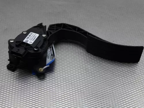 Gaspedaalpositie Sensor-7885028