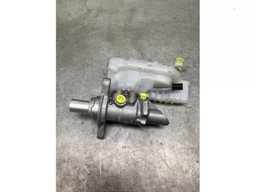 Hoofdremcilinder-8103542