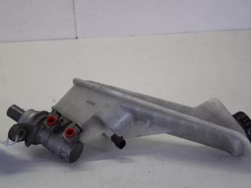 Hoofdremcilinder-7884213