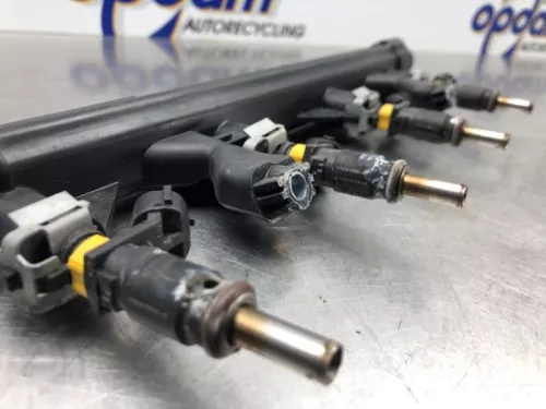 Injector (benzine injectie)-8136235 (21060510)