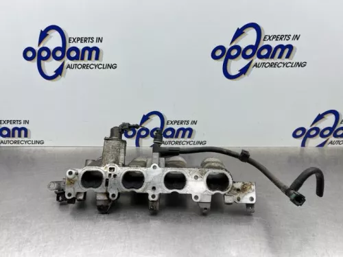 Inlaatspruitstuk-8297801